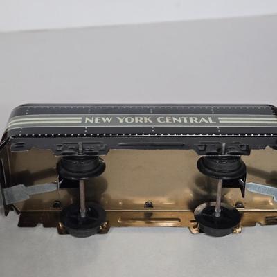 LOT 116G: Vintage Marx Mechanical Tin Wind Up Train Set With Track and Key