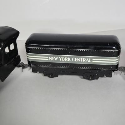 LOT 116G: Vintage Marx Mechanical Tin Wind Up Train Set With Track and Key