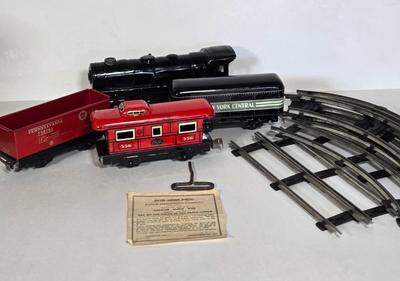 LOT 116G: Vintage Marx Mechanical Tin Wind Up Train Set With Track and Key