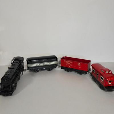 LOT 116G: Vintage Marx Mechanical Tin Wind Up Train Set With Track and Key