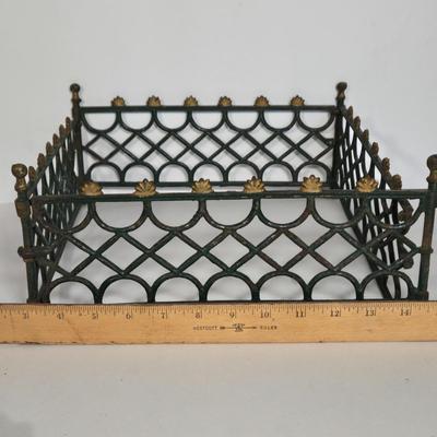 LOT 153G: Vintage Cast Iron Toy Fence