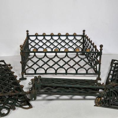 LOT 153G: Vintage Cast Iron Toy Fence