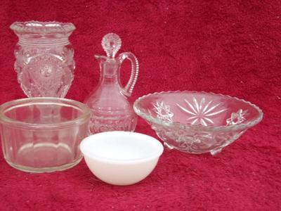 A VTG group of glassware items, a sm vase, 2 bowls, a vinaigrette.