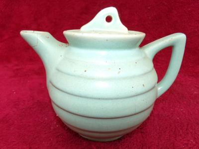 VTG c.30s/40s ceramic tea pot. Looks like it’s been used as a flower