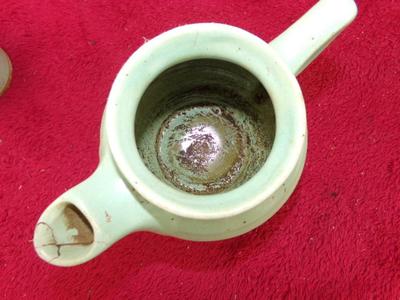 VTG c.30s/40s ceramic tea pot. Looks like it’s been used as a flower