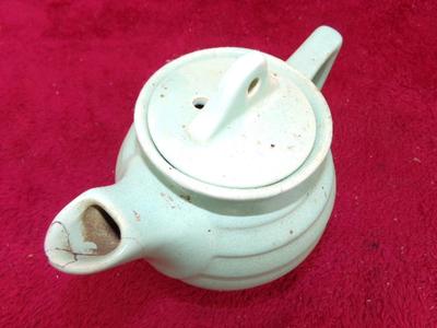 VTG c.30s/40s ceramic tea pot. Looks like it’s been used as a flower
