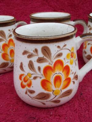 VTG lot o 4 matching coffee cup. Ceramic. Nice&clean. Match lot 266!