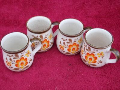 VTG lot o 4 matching coffee cup. Ceramic. Nice&clean. Match lot 266!