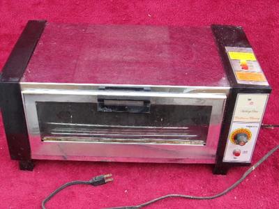 ToastMaster toaster oven. Reported to have still been in use.