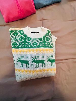 UNIQUE LADIES JOHN DEERE SWEATER, BLUE JEANS AND HOODIES
