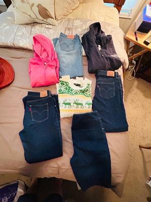 UNIQUE LADIES JOHN DEERE SWEATER, BLUE JEANS AND HOODIES