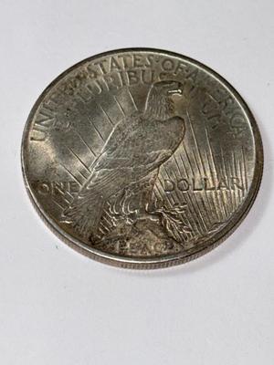 1925-P AU/UNC CONDITION TONED OBV PEACE SILVER DOLLAR AS PICTURED.