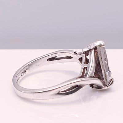 LOT 6: Sterling Silver Ring with Pear Shaped Cubic Zirconia Stone 3.6gtw Size 7