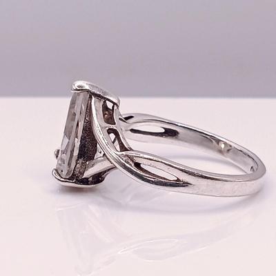 LOT 6: Sterling Silver Ring with Pear Shaped Cubic Zirconia Stone 3.6gtw Size 7