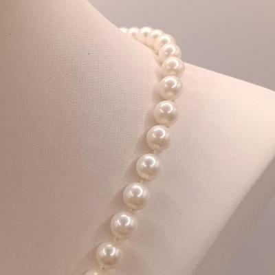 LOT 12: Pearl Necklace with 14K Clasp