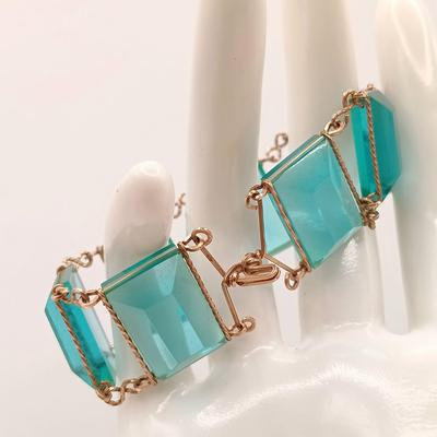 LOT 122: Vintage Gold-Tone Wire and Blue Resin Jewelry Set