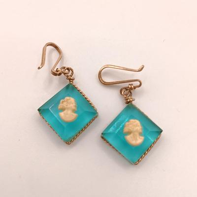 LOT 122: Vintage Gold-Tone Wire and Blue Resin Jewelry Set