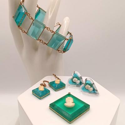 LOT 122: Vintage Gold-Tone Wire and Blue Resin Jewelry Set