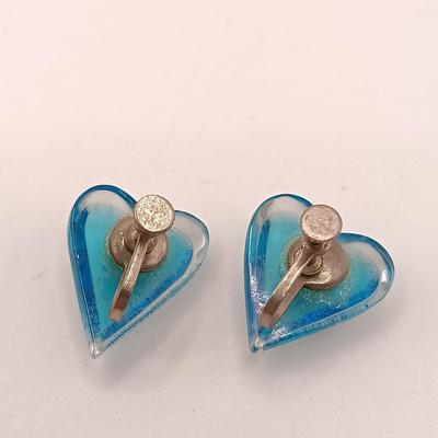 LOT 122: Vintage Gold-Tone Wire and Blue Resin Jewelry Set