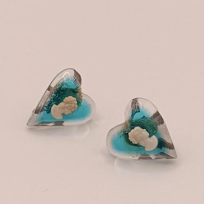 LOT 122: Vintage Gold-Tone Wire and Blue Resin Jewelry Set