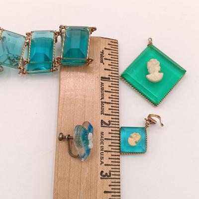 LOT 122: Vintage Gold-Tone Wire and Blue Resin Jewelry Set