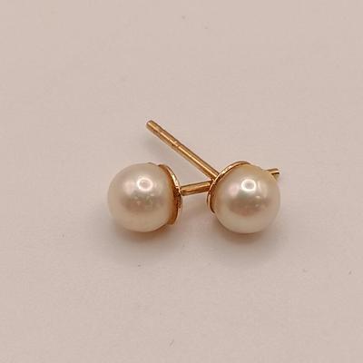 LOT 127: Set of (5) Pearl Earrings