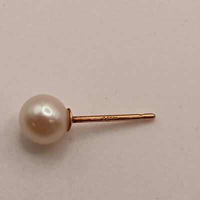 LOT 127: Set of (5) Pearl Earrings