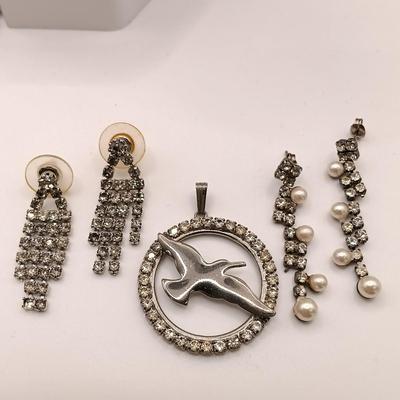 LOT 130: Vintage Rhinestone Jewelry Collection