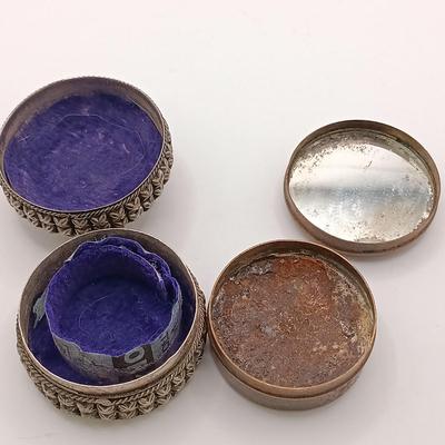 LOT 134: Antique Art Deco 1920s Cara Nome Langlois Compact, Glass Vanity Jars & More