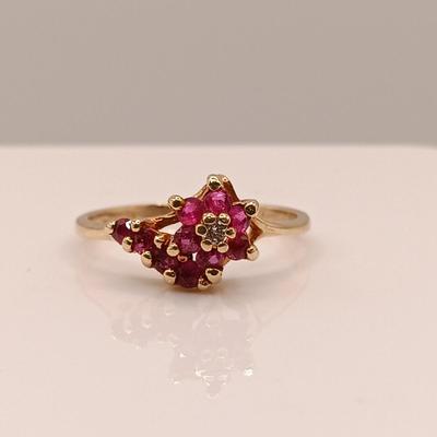 LOT 137: 14K Gold Ruby Cluster Ring 1.66gtw Size 5.5