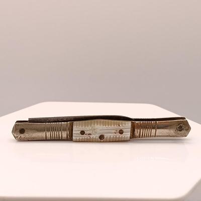 LOT 139: Collection of Vintage Pocket Knives