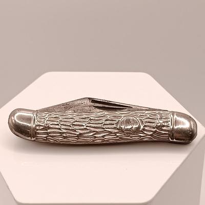 LOT 139: Collection of Vintage Pocket Knives