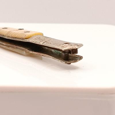 LOT 139: Collection of Vintage Pocket Knives