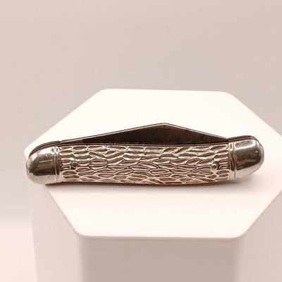 LOT 139: Collection of Vintage Pocket Knives
