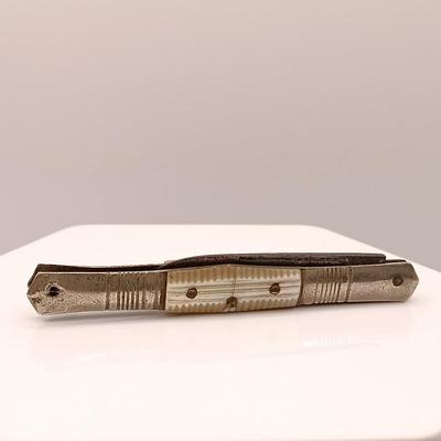 LOT 139: Collection of Vintage Pocket Knives