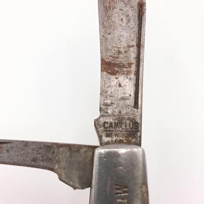 LOT 139: Collection of Vintage Pocket Knives