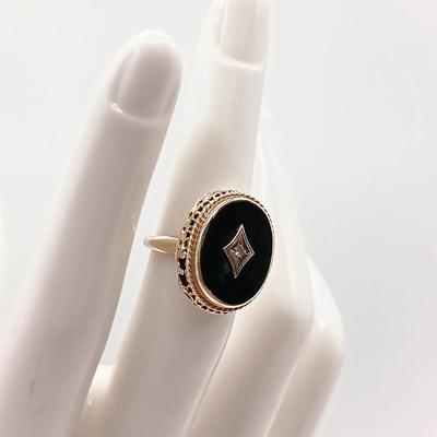 LOT 143: Diamond and Black Onyx 14K Gold Ring 3.53gtw Size 5