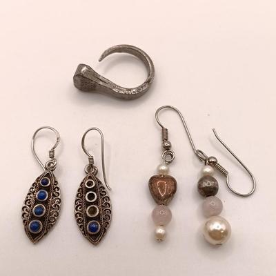 LOT 164: Vintage Silver-Tone Herringbone Heart Neckalce, Peridot-Tone Pendant Necklace & More