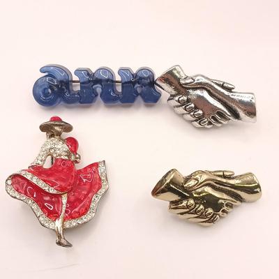 LOT 174: Vintage Brooch Collection