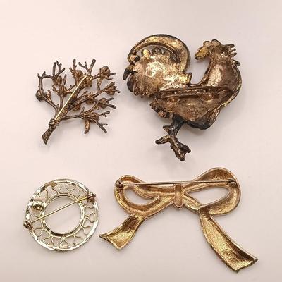 LOT 174: Vintage Brooch Collection