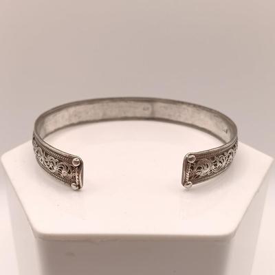 LOT 180: Vintage Sterling 925 Silver Cuff Bracelet and Star Pendant Necklace 29.3g