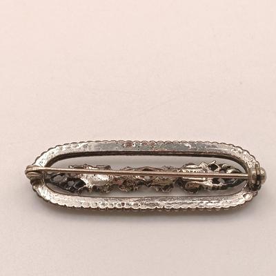 LOT 182: Beau Sterling Silver Brooches 26.2g