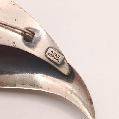 LOT 182: Beau Sterling Silver Brooches 26.2g