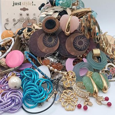 LOT 185: Large Collection of Paired Vintage Earrings