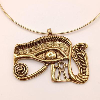 LOT 186: Vintage Aladdin House Ltd Replica of King Tutankhamun's Eye of Horus Necklace