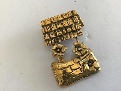 Wishing Well Brooch