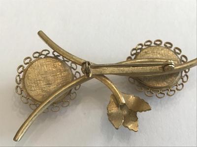 Beautiful Vintage Purple Gold Tone Brooch
