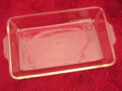 Group of 3 PYREX baking dishes. Very good condition.