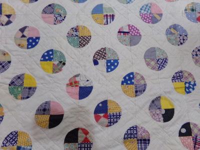 UNIQUE “bubbles” or “dots” quilt design makes this evermore special.