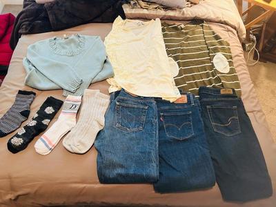 A PAIR OF VINTAGE 501 JEANS (30x31) LIKE NEW JEANS, LADIES SHIRTS AND SOCKS